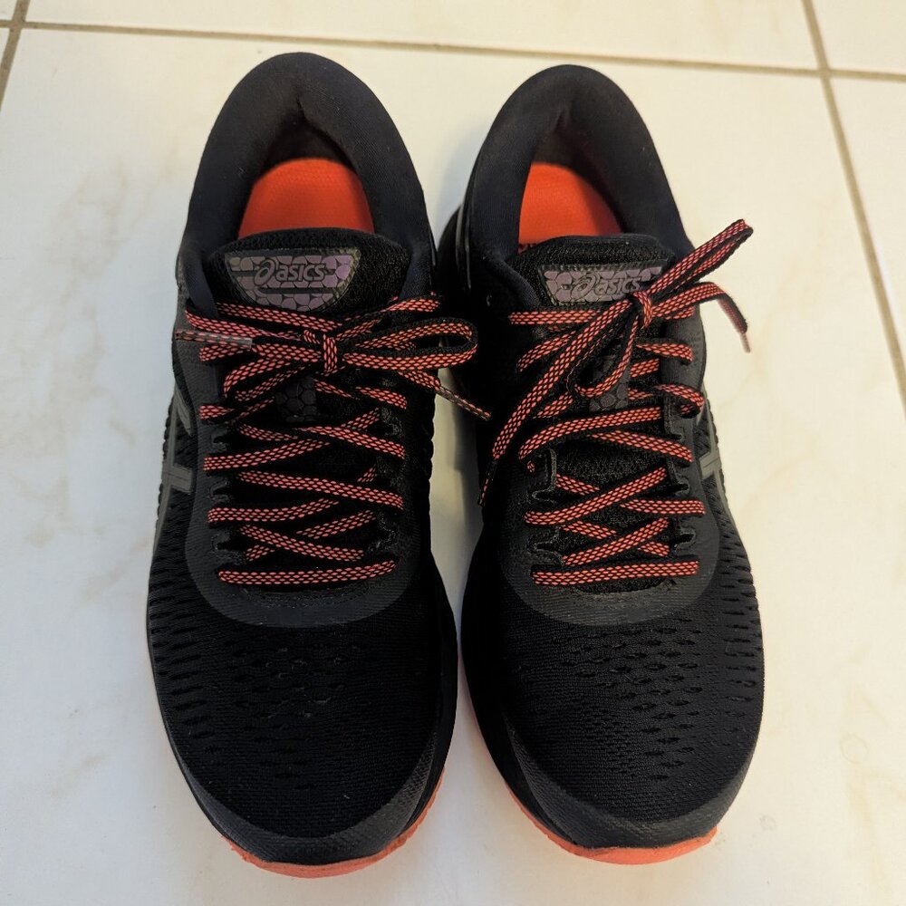 Asics Gel-Hayand 25 sneakers in black.